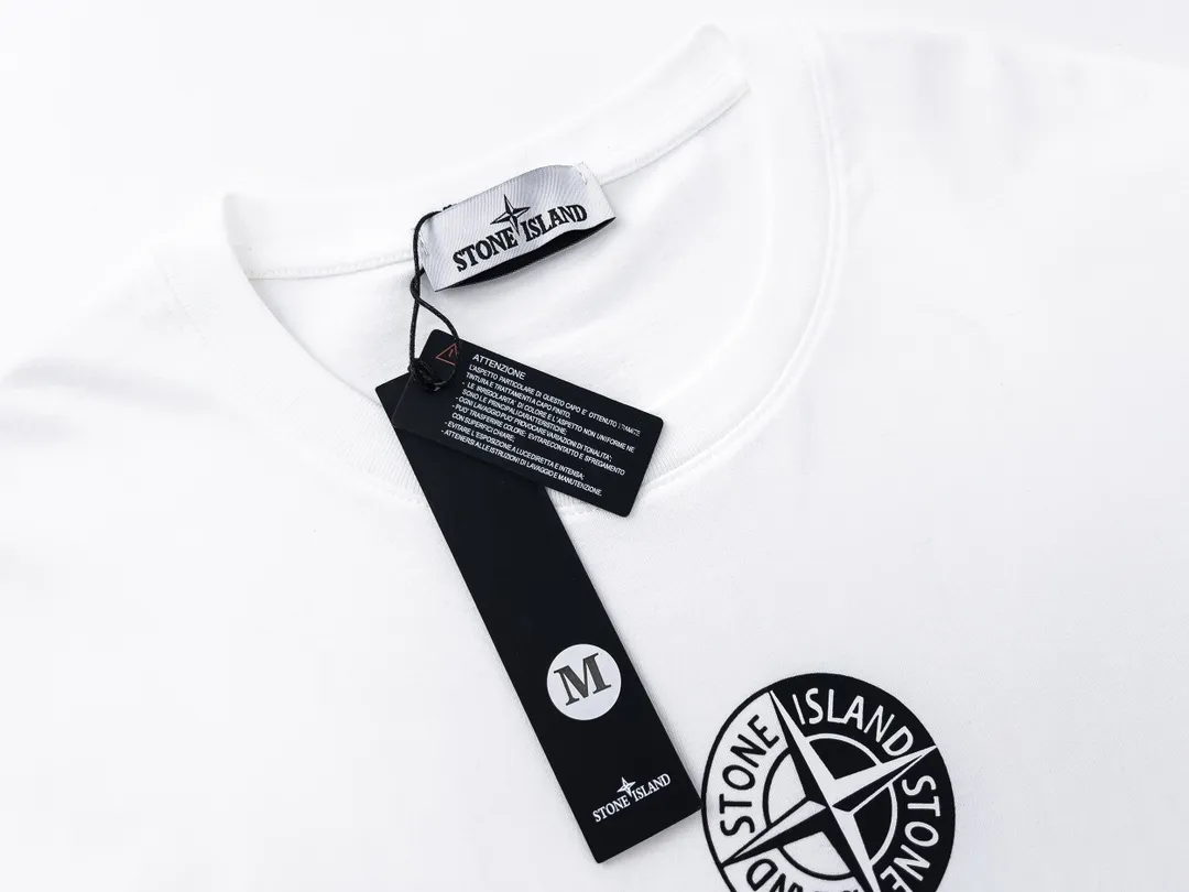 W650#P110💰 [Stone lsland/Stone Island summer new black and white Tai Chi compass cuff armband printed pattern short-sleeved T-shirt] ⚠️[Original creation, high control of details] - Made of 260 grams of combed cotton, 32 count double yarn, soft and comfortable to the touch, sweat-absorbent and breathable. - Simple, basic and versatile style, original single quality, the first choice for couples. - Made in a large factory, four needles and five threads on the shoulder, neatly arranged, high quality workmanship. -Same style for men and women, very versatile, one piece for everyone, details are clearly visible. Color: Black White Size: M L